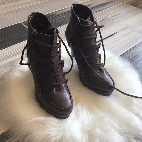 Bamboo Harper Lace-up Platform Ankle Boots - Picture 3 of 8